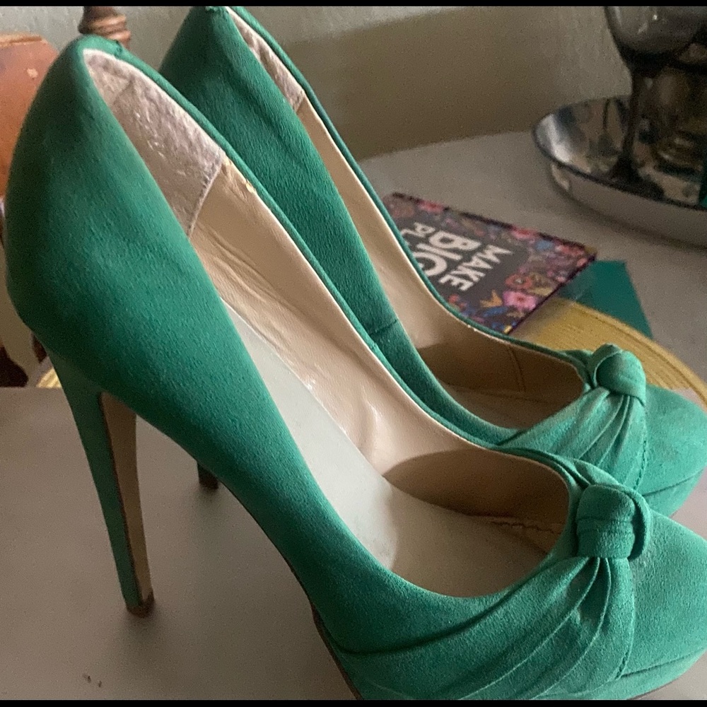 Brand New Green Shoe Dazzle heels